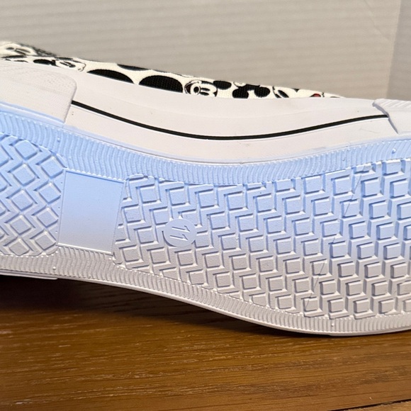 NEW! Disney Women's Mickey Mouse High-Top Lace-Up Sneakers Size 11 Shoes - Picture 8 of 8